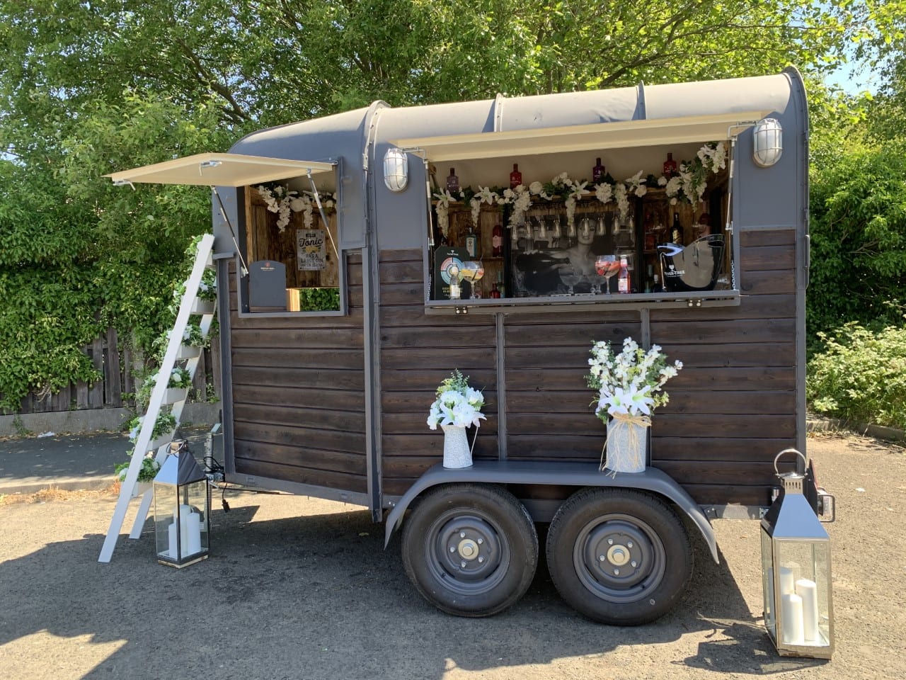 Vintage Horsebox Bar Hire Gallery | Special Occasions